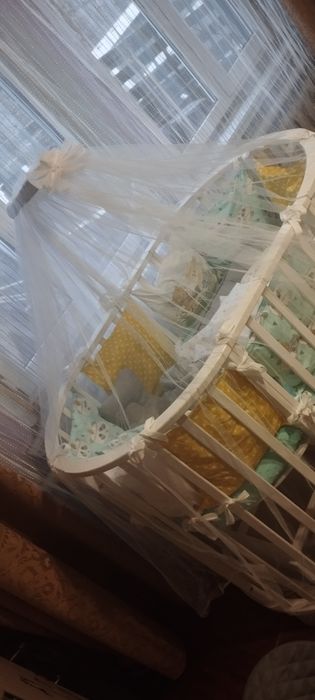 Продам манеж с маятником