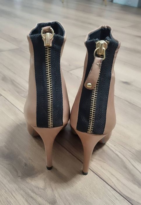 Ghetuțe din piele zara