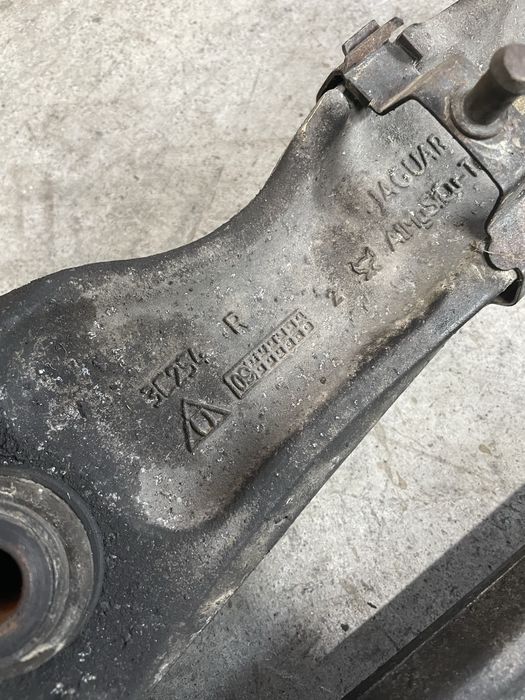 Brat / bascula inferioara Jaguar XF stanga / dreapta