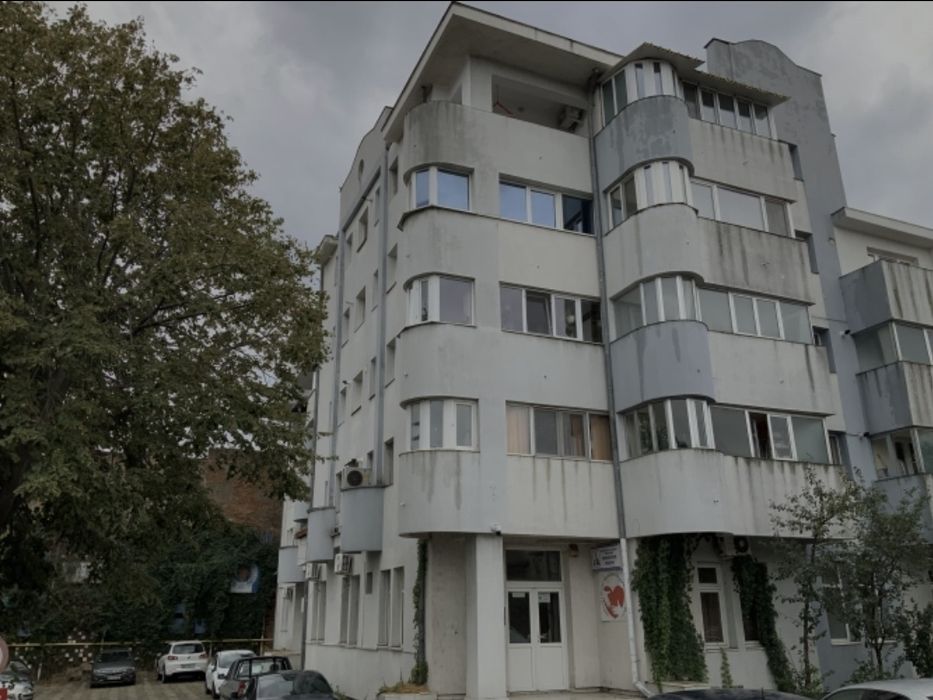 Inchiriez spatiu central cu parcare privata