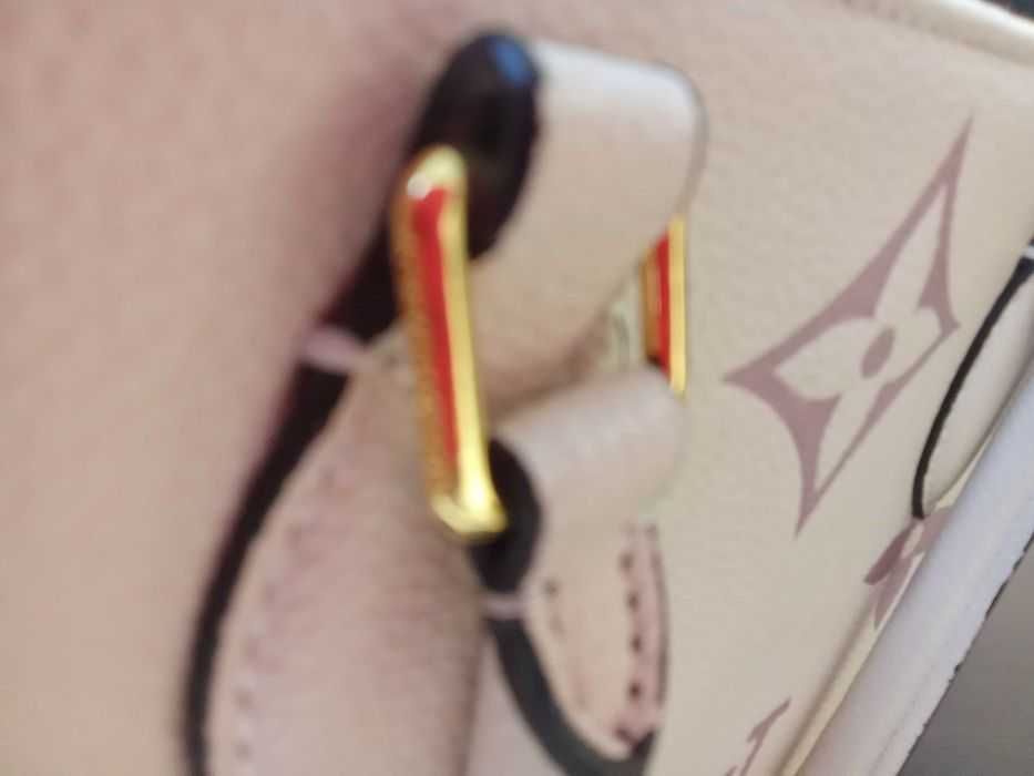Голяма чанта Louis Vuitton - 95 лв.