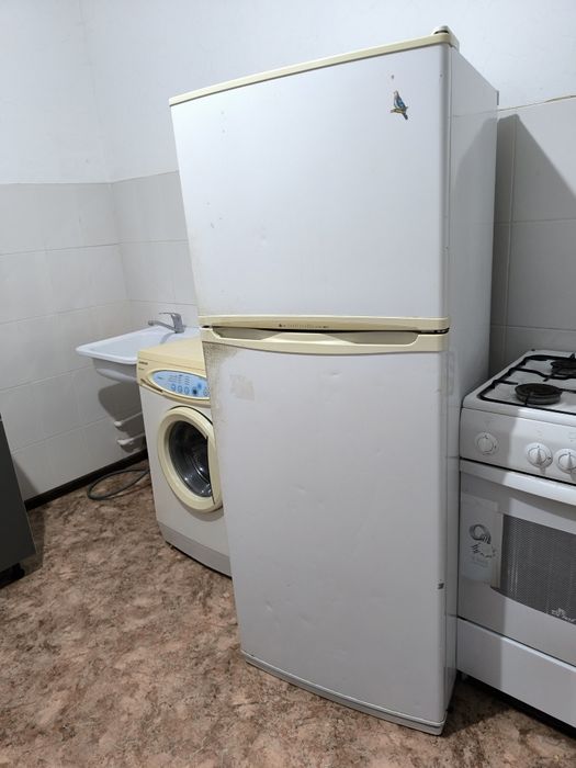 Отдам бесплатно Холодильник и Стиральную
