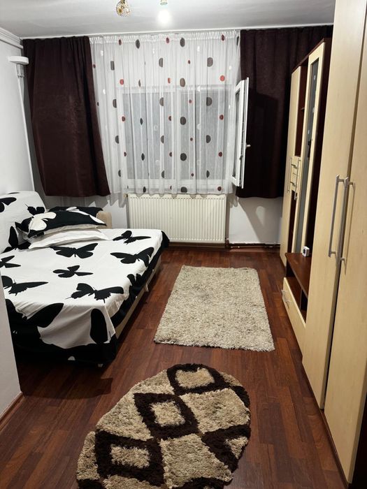 GARSONIERA sau APARTAMENT , Chirie etaj 1 in regim hotelier, central