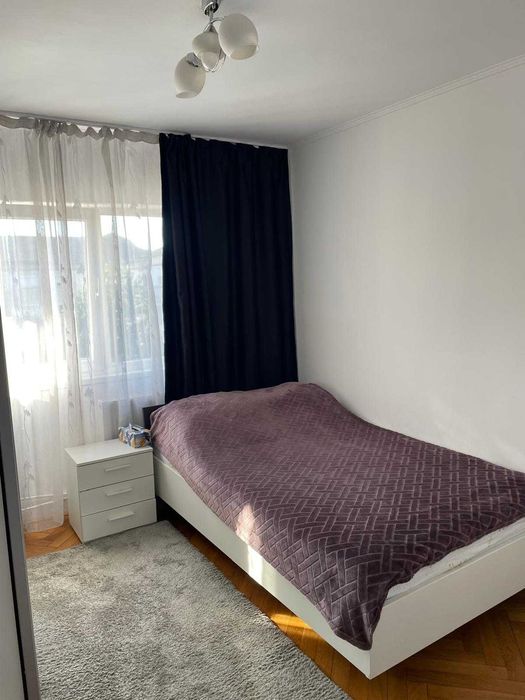 Inchiriez apartament 3 camere.