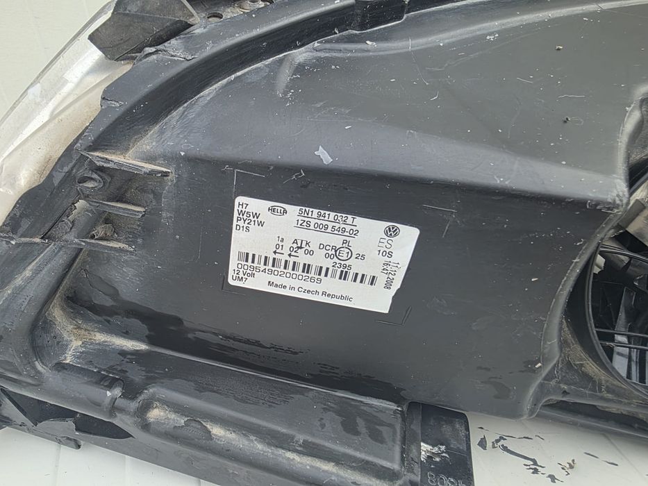 Far dreapta VW Tiguan bi-xenon adaptiv original Cod 5N1941032 T