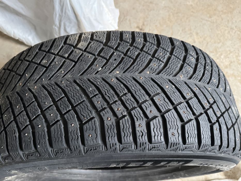 285/50/R20, Lexus LX570