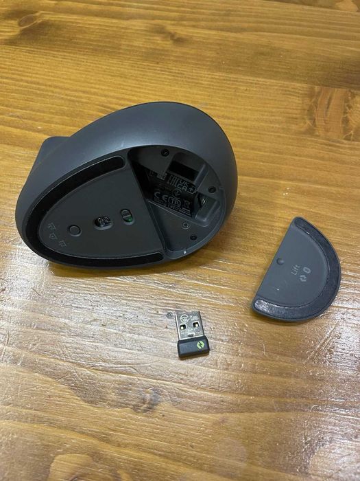 Мишка Logitech - Lift Vertical Black wireless/USB