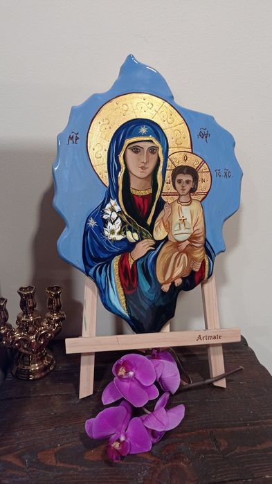 Икона "Богородица Неувяхващ цвят" върху дървена плоскост