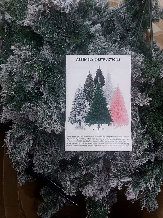 Продаи новогоднею елку