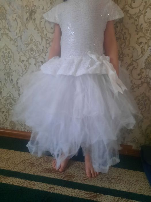 Көйлектер сатылады.