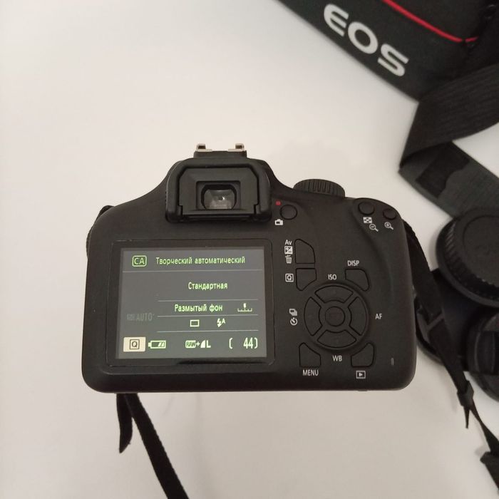 Продам камеру проф Canon EOS 4000D