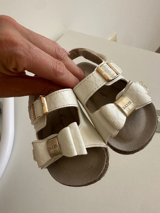 Бебешки бели сандали Ted Baker, 19ти номер