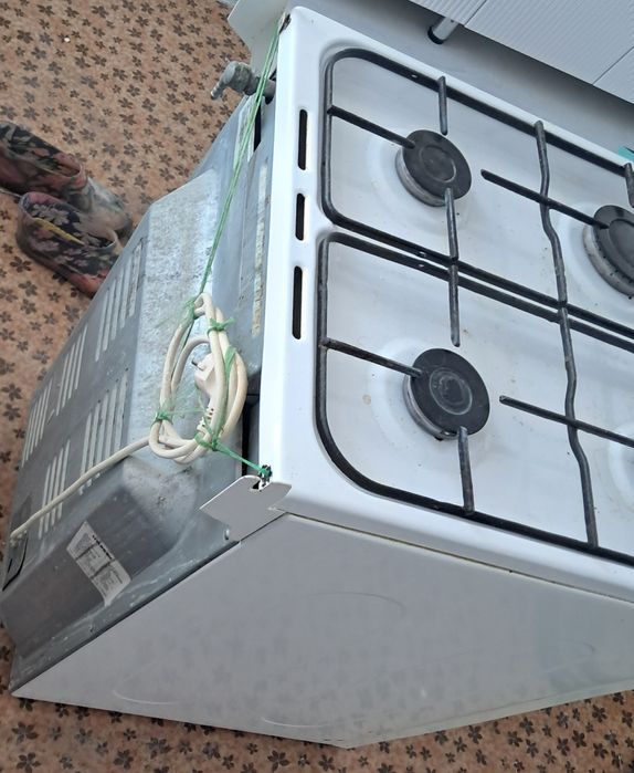 Продам газовую плиту