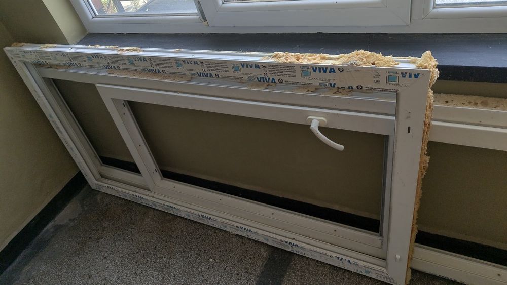 PVC врата и прозорец със стъклопакети, бяла дограма