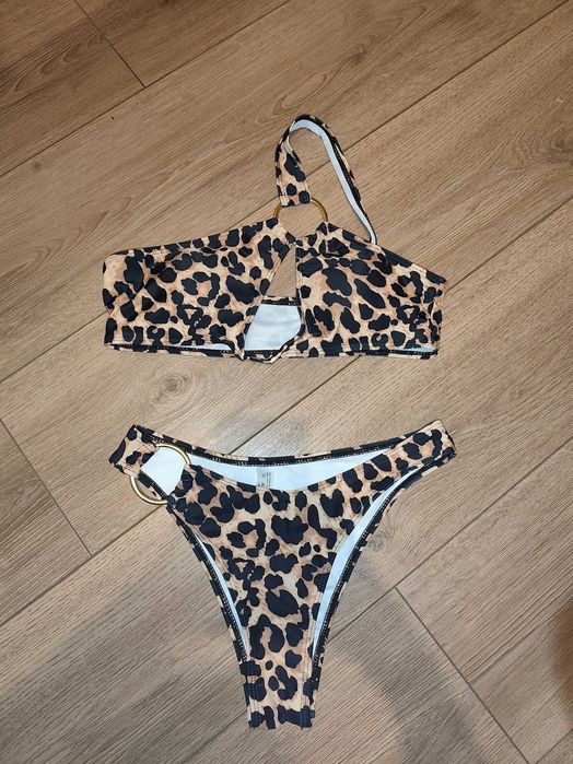 продам купальник, накидку и майку новые