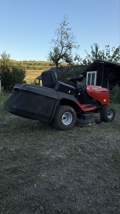 Tractoras tuns gazon / tuns iarba  Jonsered