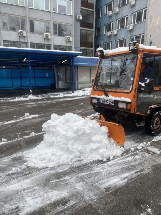 Снегопочистване в района на София комплекси паркинги гаражи малки улиц