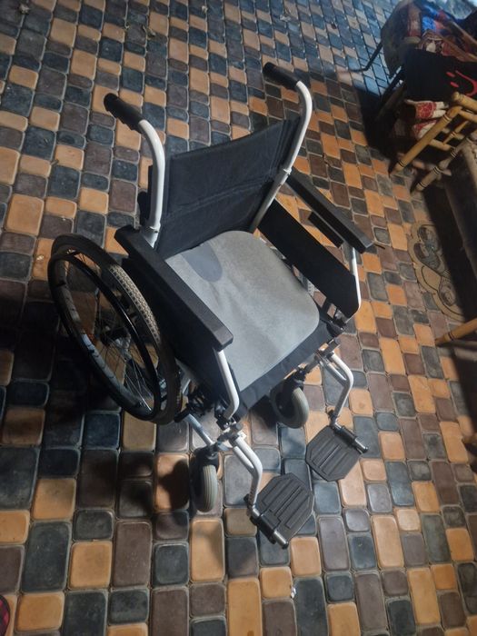 Инвалидная коляска продаётся