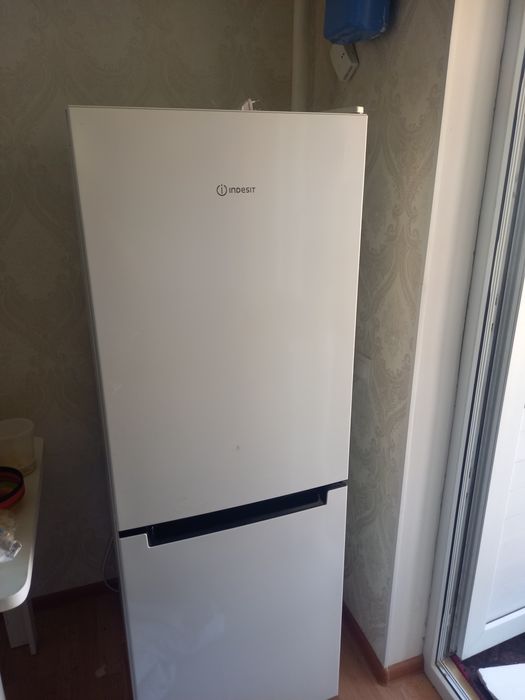 Холодильник Indesit