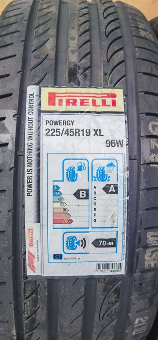 Чисто Нови 225 45 19 Pirelli