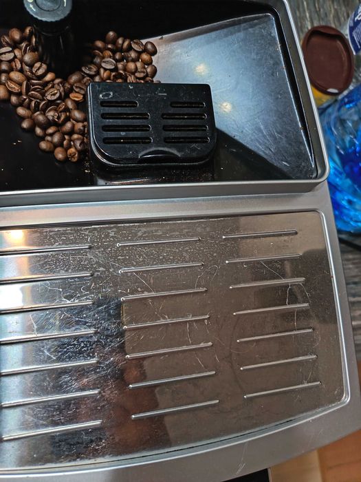 Продавам кафемашина DeLonghi ECAM (за ремонт или за части)
