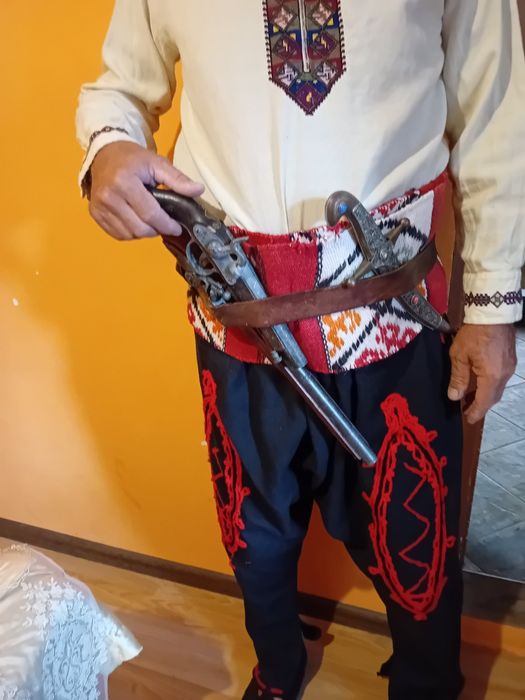 Мъжки  потури  за  носия .Елек за  носия