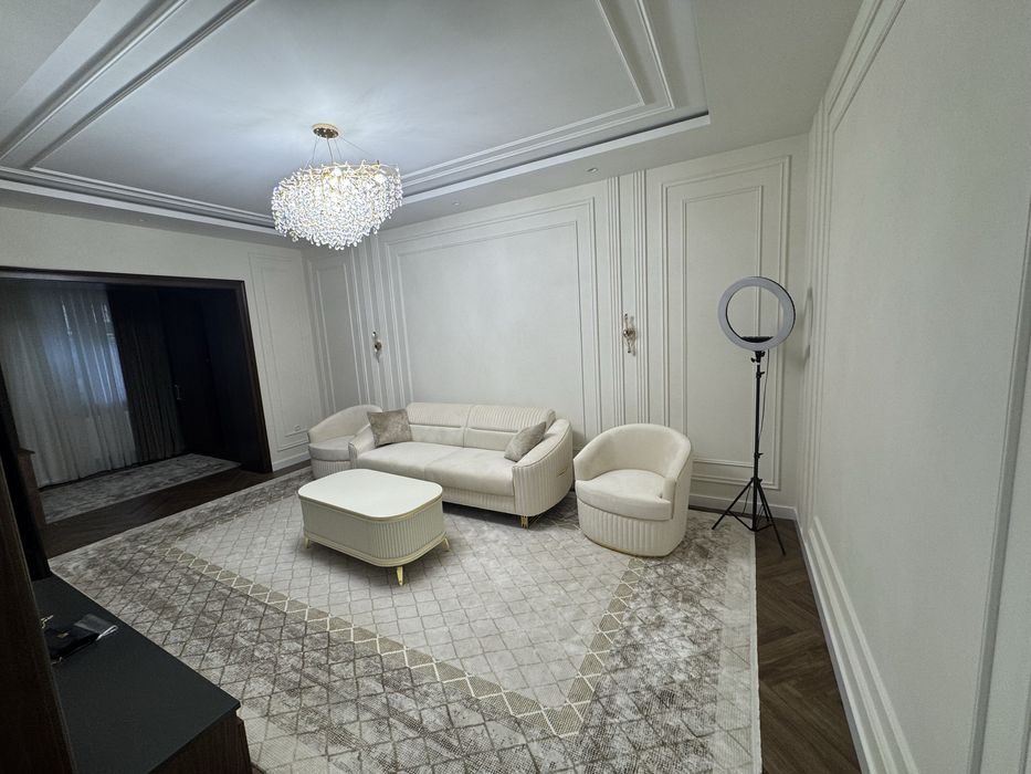 Продаётся двух комнатная квартира с ремонтом нео классика