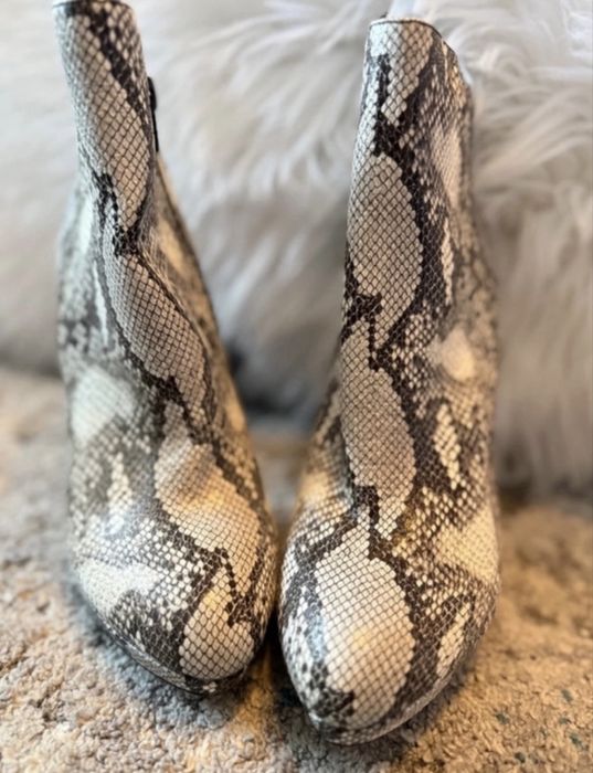 Botine cu toc.dama Buffalo