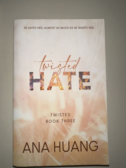 Carte de citit Twisted Games in engleza