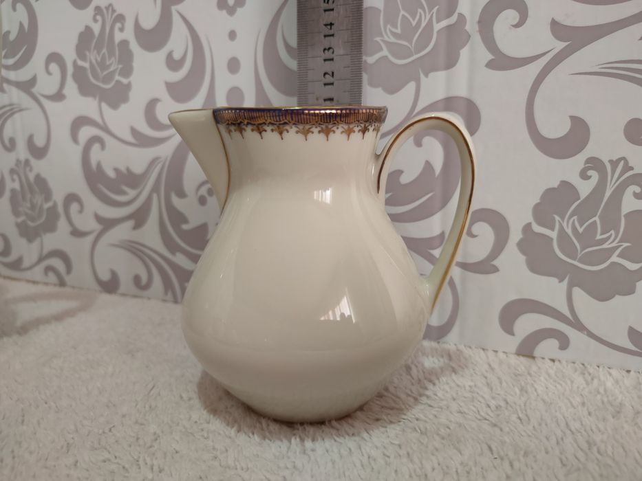 Стар Баварски порцеланов сервиз за чай или дълго кафе в топ състояние.