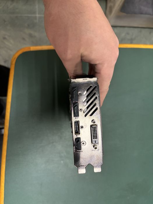 Продам видеокарту Gigabyte GeForce GTX 1070 8GB