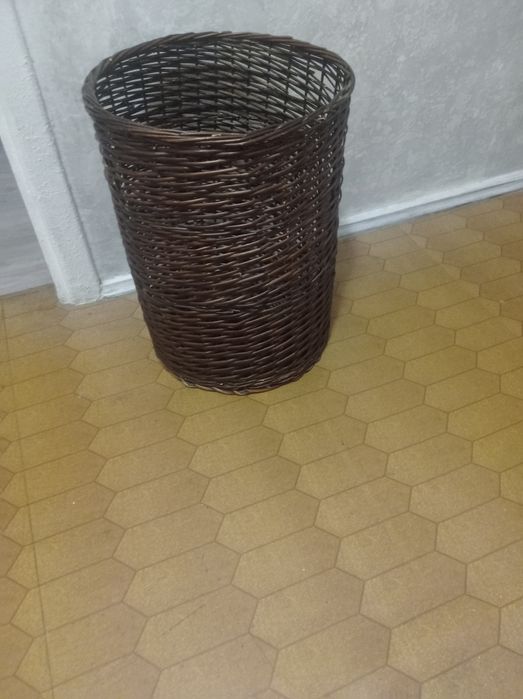 Продам плетёную корзину