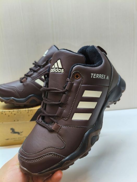 Продам кроссовки