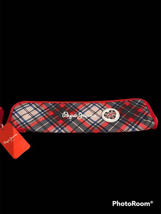 Несесер за училище , има и значка на марката Pepe Jeans