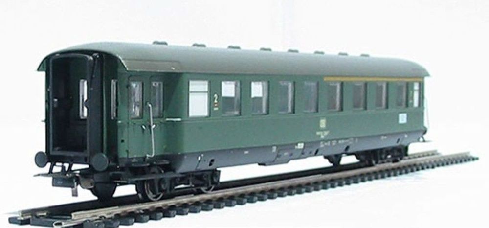 Piko vagoane de călători scara H0 
Roti metalice izolate 
Epoca IV
Pre