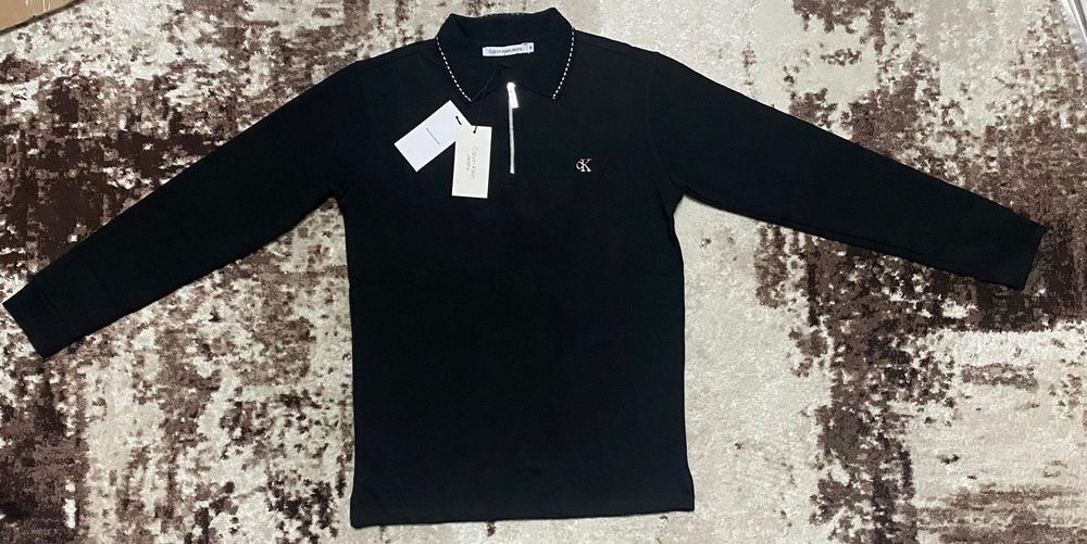 Vând bluza noua de bărbați Calvin Klein