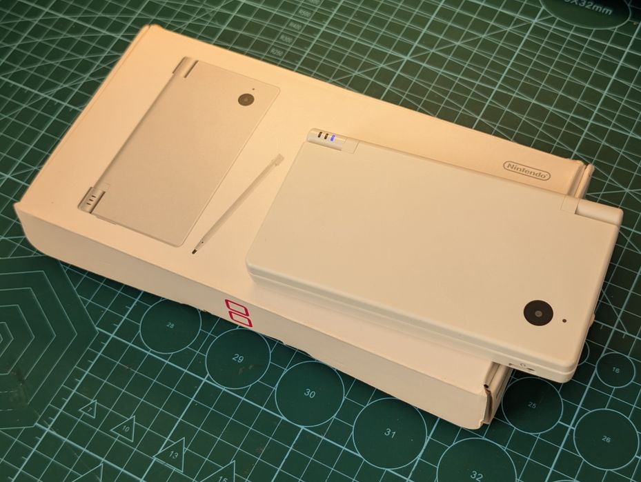 Nintendo dsi белая