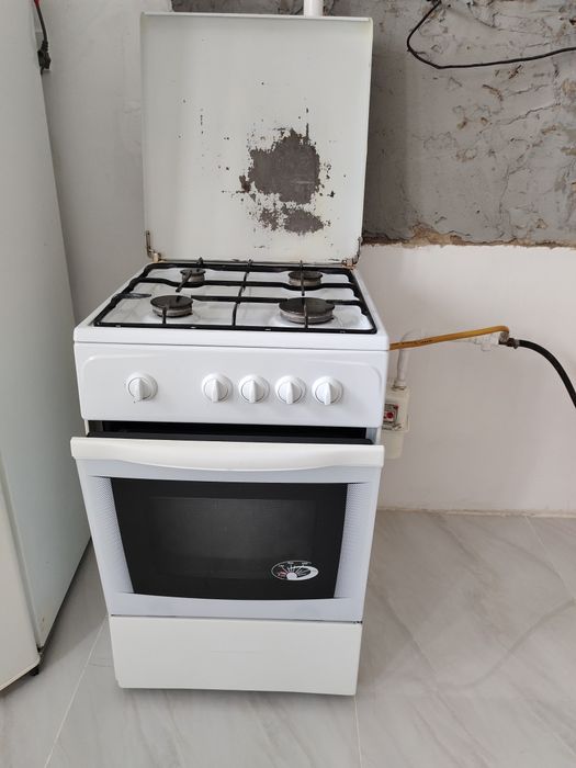 Продам газовую плиту
