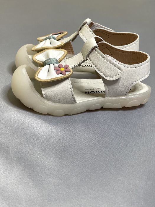 Детская обувь. Сандали для девочек. Разные модели