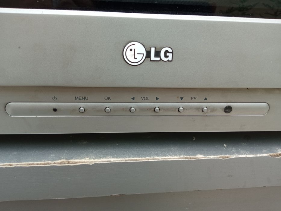 Продаётся большой телевизор LG FLATRON