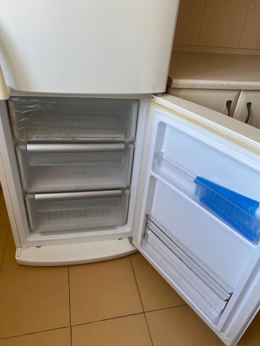 белый холодильник LG