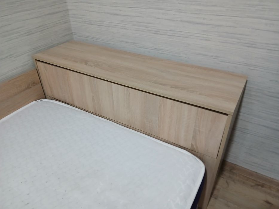 Продавам спалня със ракла