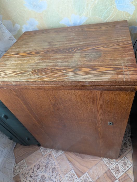 Продам швейную машинку Чайка