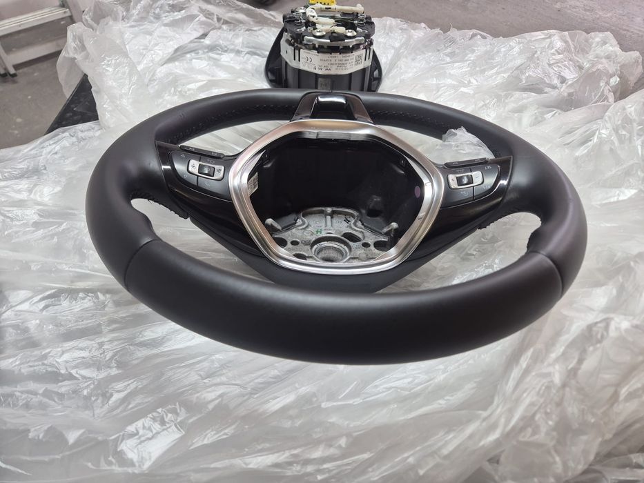 Vând volan cu airbag vw Passat b8