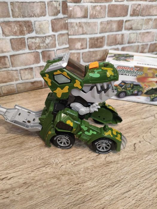 Jucărie dinozaur transformabilă cu lumini,muzică si ,,fum''