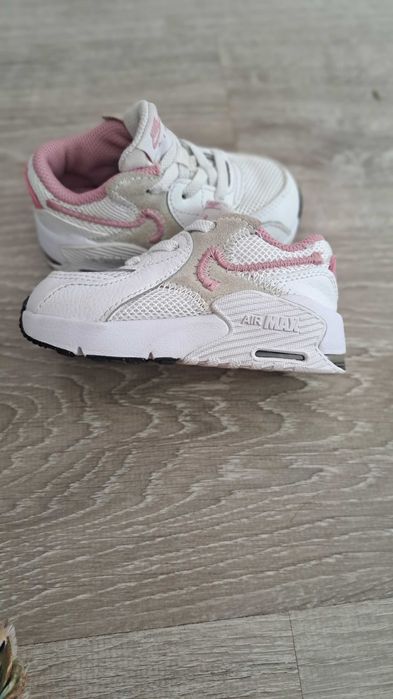 Детски рокли и маратонки