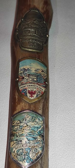 TOIAG lemn tirol cu 14 embleme  exemplar rar lungime 94 cm - 150 ron