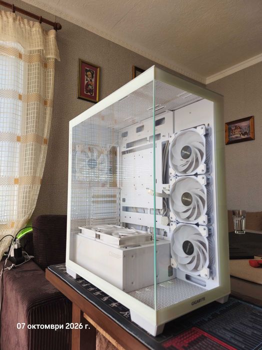 Gigabyte C500 PANORAMIC Stealth Ice