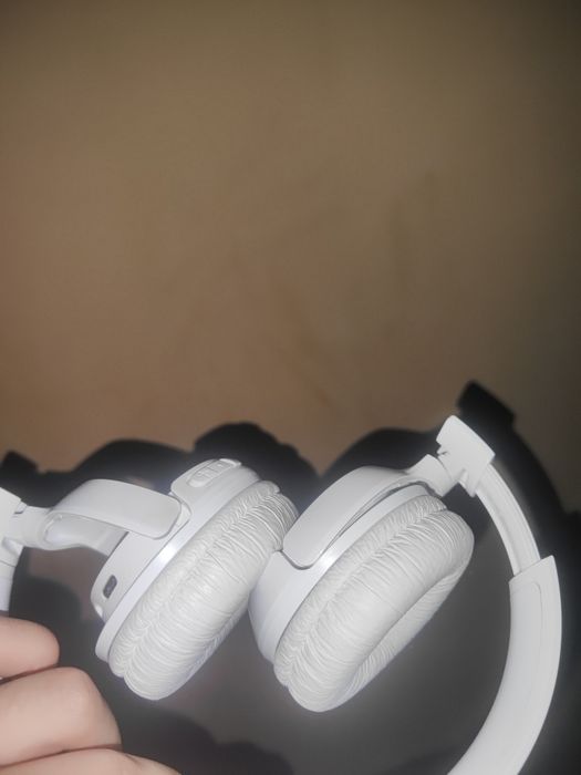 JBL белый цвет идеально