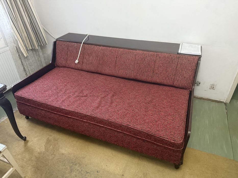 Donez mobila veche din lemn masiv